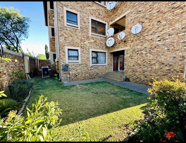 2 BEDROOM APARTMENT FOR SALE IN NEW REDRUTH